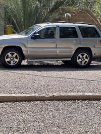 شيروكي V8 • موديل ٢٠٠١ • بدون حادث