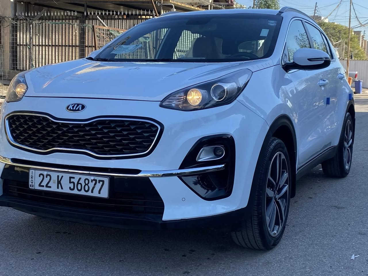 السلام عليكم عندي سبورتج 2020 السياره كفاله من الصبغ والضربه والتبديل بيها مكانين صغار بارد فقط رقم اربيل تحويل مباشر ماشي 75 الف حقيقي
محرك 2000
كشنات كهرباء
مري كهرباء 
قطعتين تبريد
داخل حمصي
حساسات
شاشه ايباد
كاميرا
وباقي المواصفات المعروفه
السسسعر 195$
مكاني بغداد الرصااااافه
للاتصال
***********
