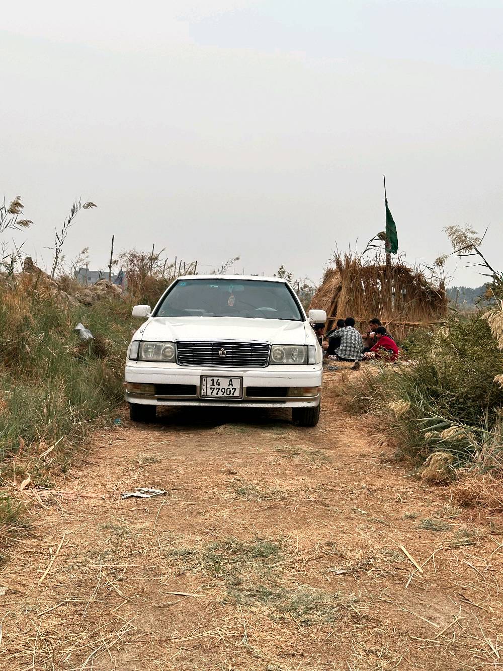 كراون راس الثور فلات موديل 1996 رقم دولي بصره باسمي شرط التحويل مكفوله من الكص والنقل والوصوليات كرستال اصل الايت ابو عيون سنتر لوك جاهزه كير محرك كهربائيات بيها معجون باب خلف السائق العنوان البصرة قضاء الدير السعر 95 وبيها مجال بسيط 