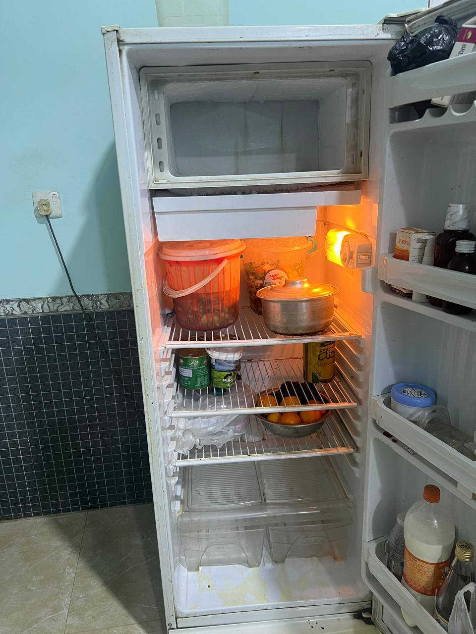 سلام عليكم عدي ثلاجات العدد2وياهن مجمدة للبيع شراي يخابرني علة هاذة رقم***********
