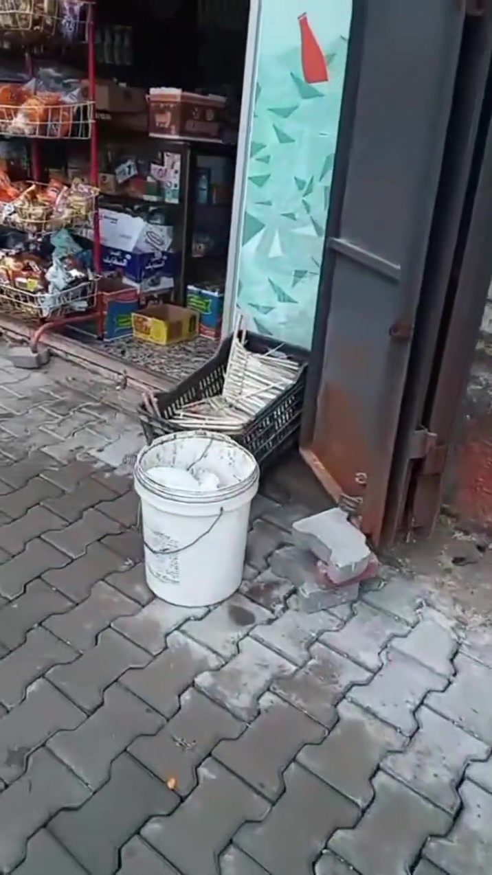 سلام عليكم بيت للبيع مساحه 200متر يحتوي على غرفتين و حولي و ستقبال و مطبخ و أسواق عنوان خدمات مصقط قرب حسينيه الزهراء للإستفسار ***********
