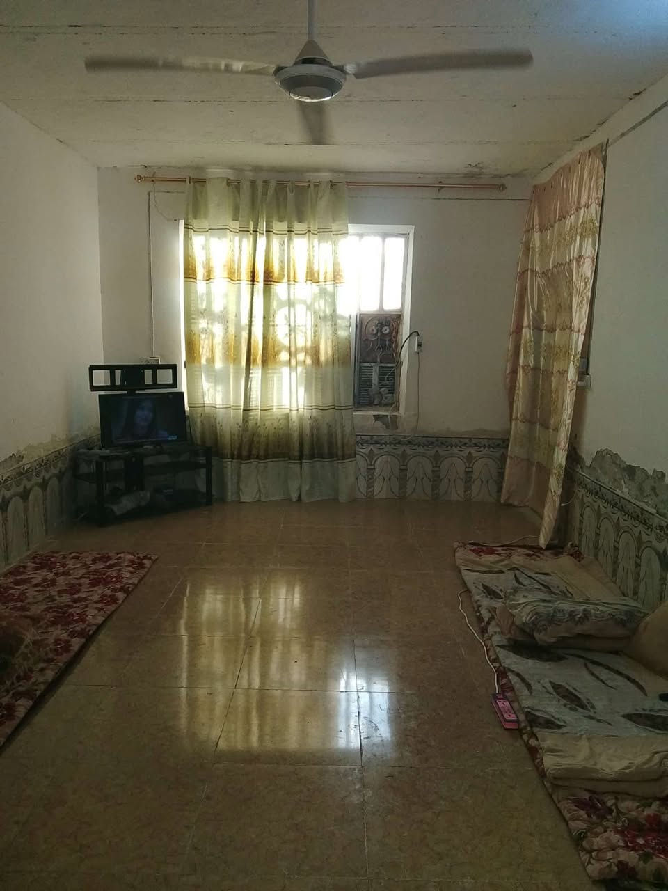 دار سكن طابو زراعي في حي ( ازليزل ) 
خلف بيت الحاج ( جوده اكويجو ) 
مساحة ١٥٠ م
بناء ابلوك - اعكاده - غرفة نوم ( واحده ) 
صحيات داخلية - خارجية 
يقع ( ثالث ) فرع بحي ( ازليزل ) 
مشمول بقرار ( التطويب ) 
مناسب ( جداً جداً ) 

للاستفسار مراجعة مكتب ( غيدان ) للعقار  
واسط - الزبيدية - مقابيل حي ( الصناعي )  
***********  
*********** محمد سيد غازي
