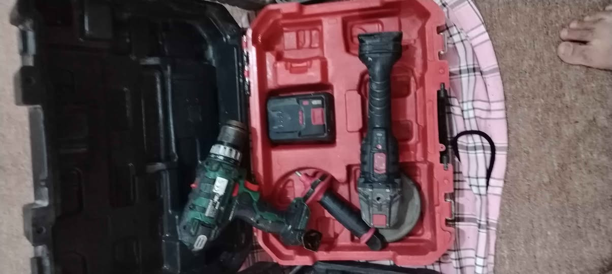 دريل همر تثقيب وشد وفتح كوسره برشلز شحن كوسره زغيره هيه وملحقاتهه دريل صغير الاعنوان النجف *********** النجف, العراق
