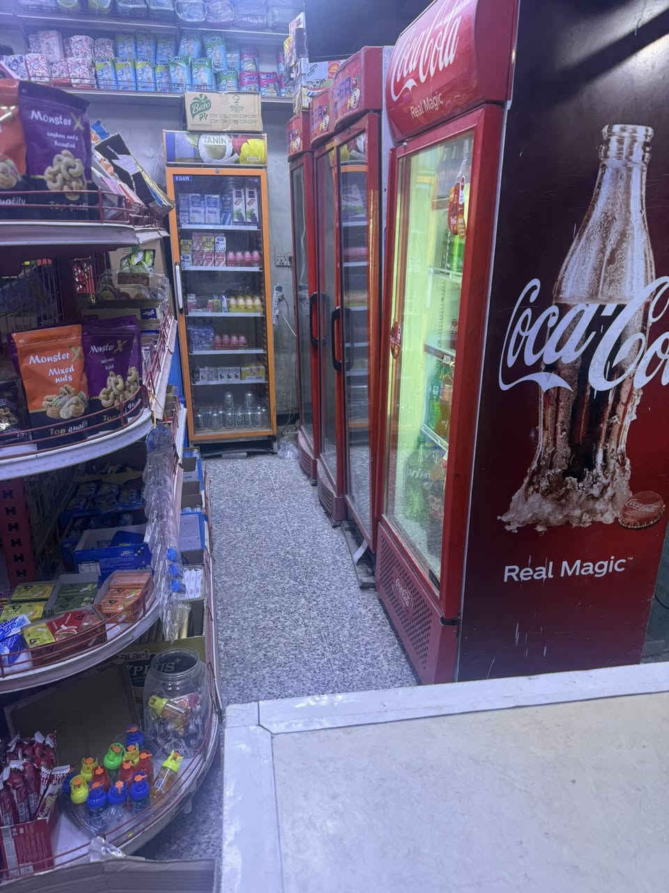 السلام عليكم اسواق للبيع العنوان البلديات مقابيل الجسر تحتو عله ٤ عورض ٣ بطيات تحتوي عله سفينه وسستم كامرات وميز ورفوف جديده  الله شاهد شغل خير من الله يحتاجلهه مسواك قليل دخلهه ٤٠٠ او ٥٠٠ وقابل للزياده ومخزن كبير و ايجار ٢٥٠ استفسار عن السعر عله هاذه الرقم *********** الله شاهد عدم التفرغ السواق شغل خير من الله
