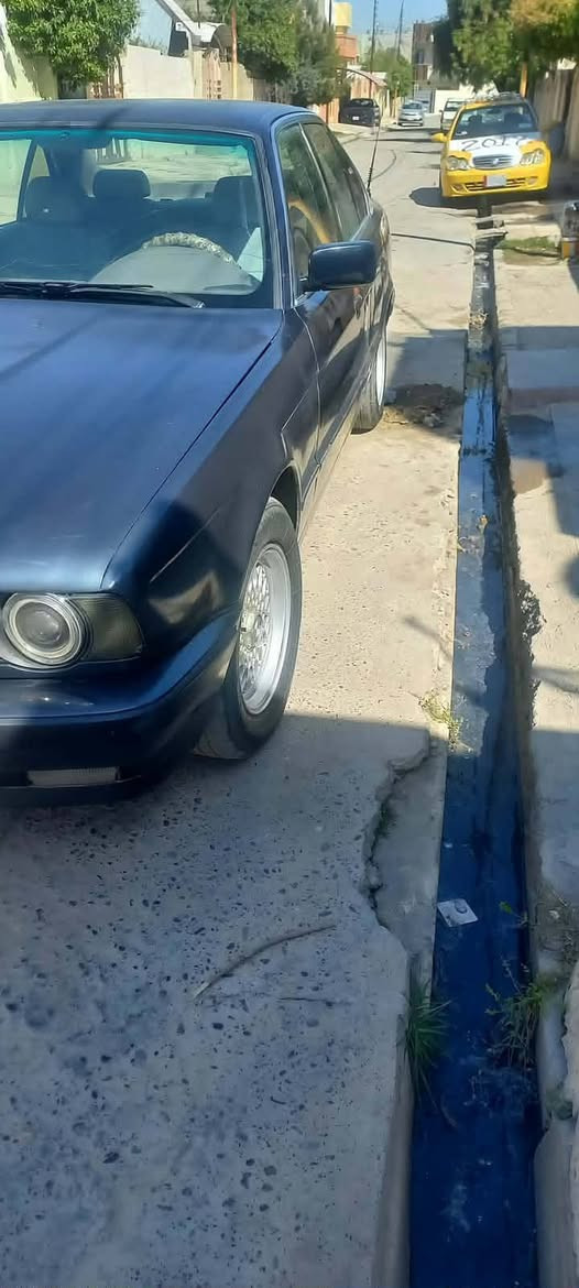 للبيع BWM حجم 225  محرك 28كبس كير اتوماتيك كير ومحرك شرط جديد مصبوغه جماليه احزام سقف ما مصبوغ ويل كب خليه اصلي طخم الامامي جديد طخم الخلفي تعبان مكفوله من الحادث اي حادث ما بيها بيها طخه خفيفه بجاملغ الخلفي واضحه بلصوره ما مصلحه السياره باسمي نينوى مشروع وطني السعر 55 وبيها مجال بسيط
رقم صاحبها وبيه واتساب اني مكلف بالنشر ‪0751 870 6676‬‏ مكان السياره موصل حي سومر
