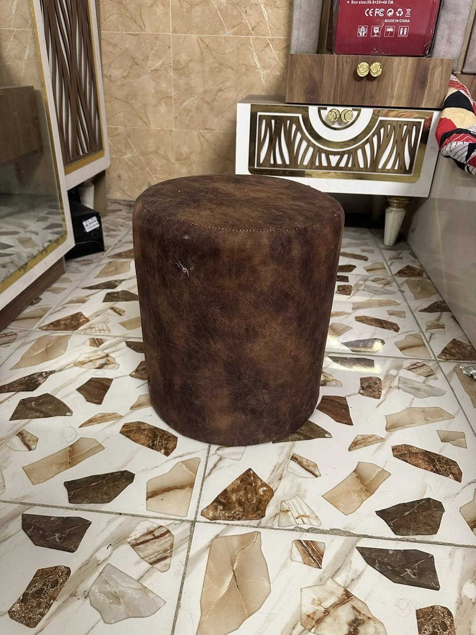 السلام عليكم غرفه تركيه مامستخدمه ابد الله شاهد محد نايم عليهه مجرد فتحتهه من الكارتونه ونصبتهه نضيفه ميه بل ميه 
السعر 750 وبيهه مجال للشراي 
مكاني بغداد الشعب شارع الصحه موجود خاص فقط


**إذا كنت صاحب هذا الإعلان وتريد حذفه لأي سبب، رجاءا أرسل رسالة إلى الدعم الفني**