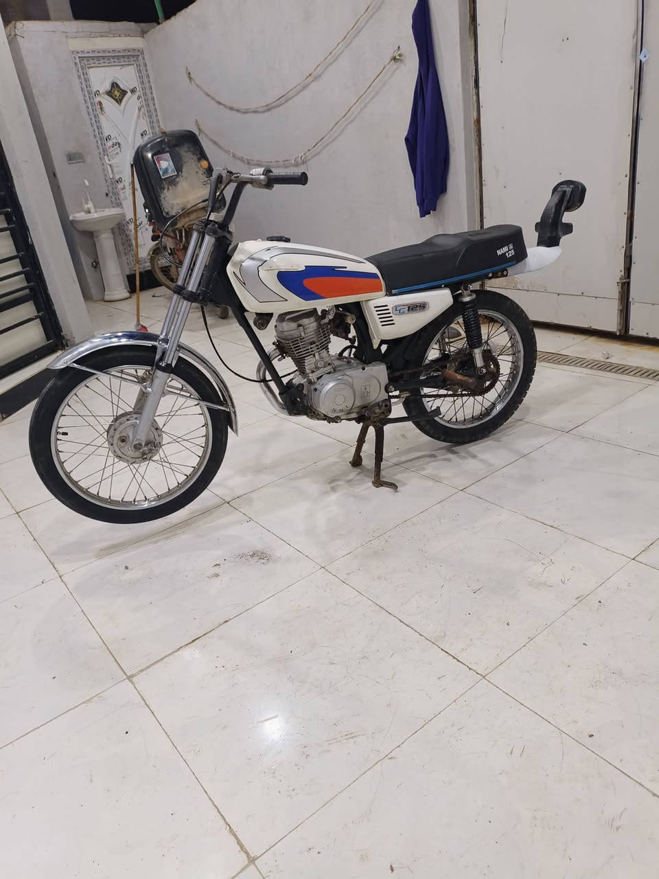 سلام عليكم دراجه نامه مكينه مفتوحه ادوات دراجه حلوه مكينه ناعمه سعر 375 مكفوله من سرقه تاخذهه من باب لبيت شراي يتصل *********** مكاني جزيره قرب جسر خالد
