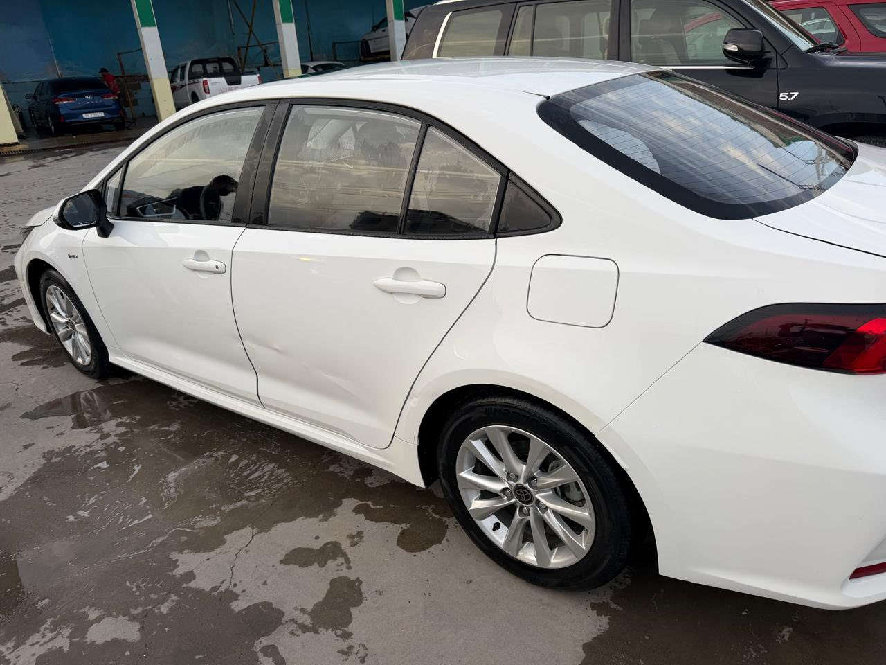 السلام وعليكم كورلاء مديل 25 سيارة ماشيه 22 الف كفاله عامه سعرها 150بيها فقط بارد بل باب الخلفي خفيف كلش واضح بل صور سياره هايبرد وبانزين فول الفول بعدها بوضع الشركة السعر 150
***********
