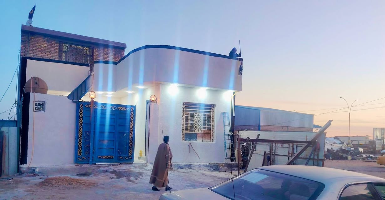 سلام عليكم بيت للبيع مساحه ٢٠٠ م طابقين بناء حديث طابوك بناء دنك صب دائر البيت بيه غرف نوم عدد ٥ وصالات عدد ٢ واستقبال ١٠ في ٤ وصحيات داخليه خارجيه كربلاء حي الجهاد قرب الحزام الأخضر ثالث قطعه عن الشارع  *********** السعر ب185
