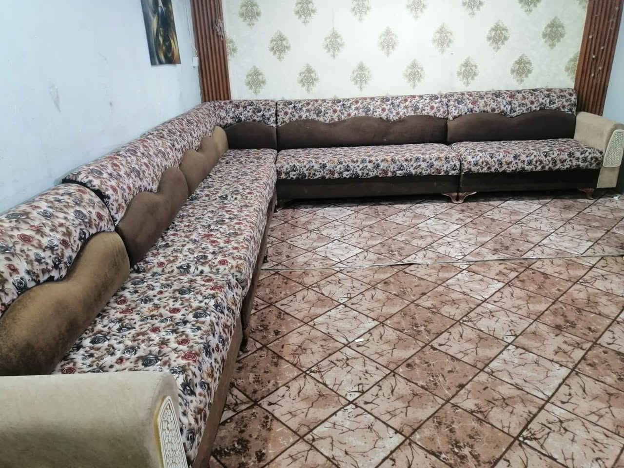 ديوان 12 نفر نضيف 150  المكان الكاظمية يوجد توصيل ***********
