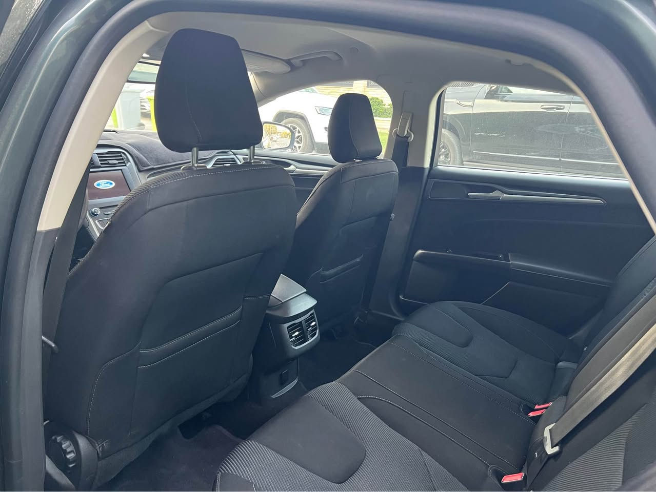 فورد فيوجن هايبرد خليجي ٢٠١٨ ماشية ٥٢ الف كيلو السيارة بلادية كلشي بيهه بلادي بيهه طخة مبينه بالصور وصلحتهه تخم تاير جديد قبل شهر شديته 
المواصفات حساسات ٣٦٠ مري شفط بصمة شاشة جبيرة هاند بريك بصمة تشغيل عن بعد اوتو بارك تمشي بالشحنة ٨٠٠ الى ١٠٠٠ كيلو حسب سياقتك 
رايدهه ب ١٣٨ وبيهه مجال
*********** بغداد, العراق
