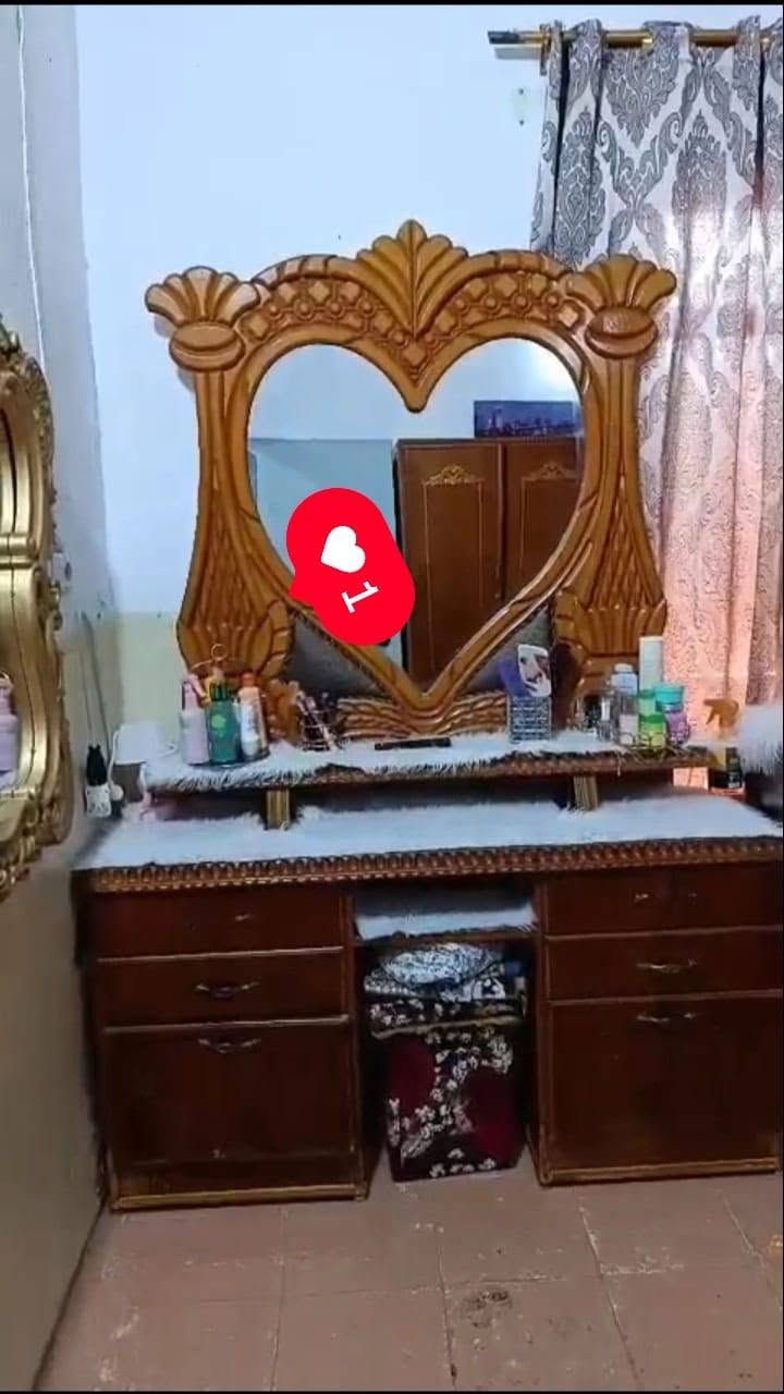 سلام عليكم اخواني الاعزاء وخواتي اللواتي العزيزات في هذه الصورة الذي امامكم معروض للبيع من تخت. نوم وميز تواليت بسعر مناسب 250000 ألف دينار وعلى من يرغب بالشراء الاتصال على الرقم الاتي *********** 
*********** مع جزيل الشكر والتقدير
