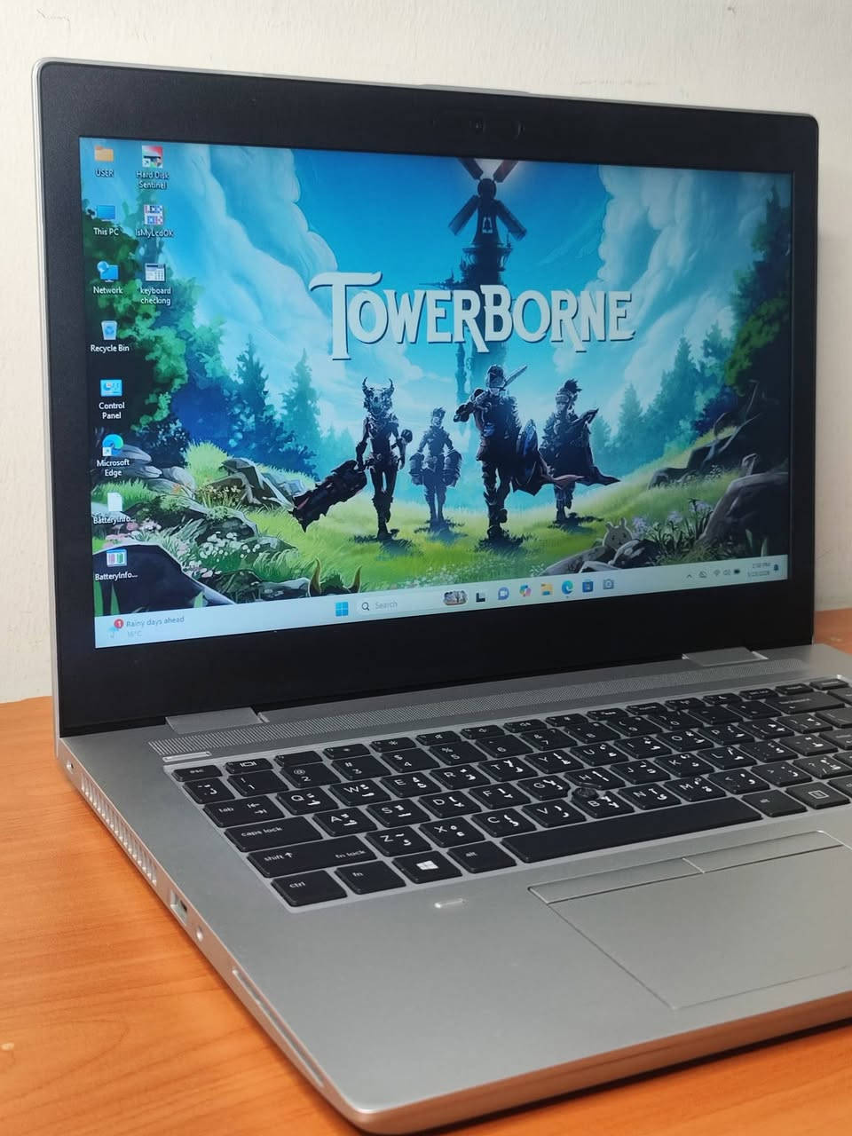 لابتوب HP سلفر 
للتصميم والدراسة والتصفح والالعاب المتوسطه 
يشغل اتوكاد ثري دي ماكس وماتلاب وورد اكسل وغيرها
معالج رايزن 5 برو 2500 اقوة من جيل 10 من انتل
رام 8
هارد 256 ssd سريع
حجم الشاشة 14 
كيبورد عربي انكليزي 
كيبورد ضوئي (ليزري)
سلم نحيفة وخفيفة الوزن 
بطارية ممتازه 
منفذ تايبسي
منفذ HDMI
منفذ لان 
جميع المنافذ متوفرة 
السعر 300 الف 
متوفر توصيل


**إذا كنت صاحب هذا الإعلان وتريد حذفه لأي سبب، رجاءا أرسل رسالة إلى الدعم الفني**