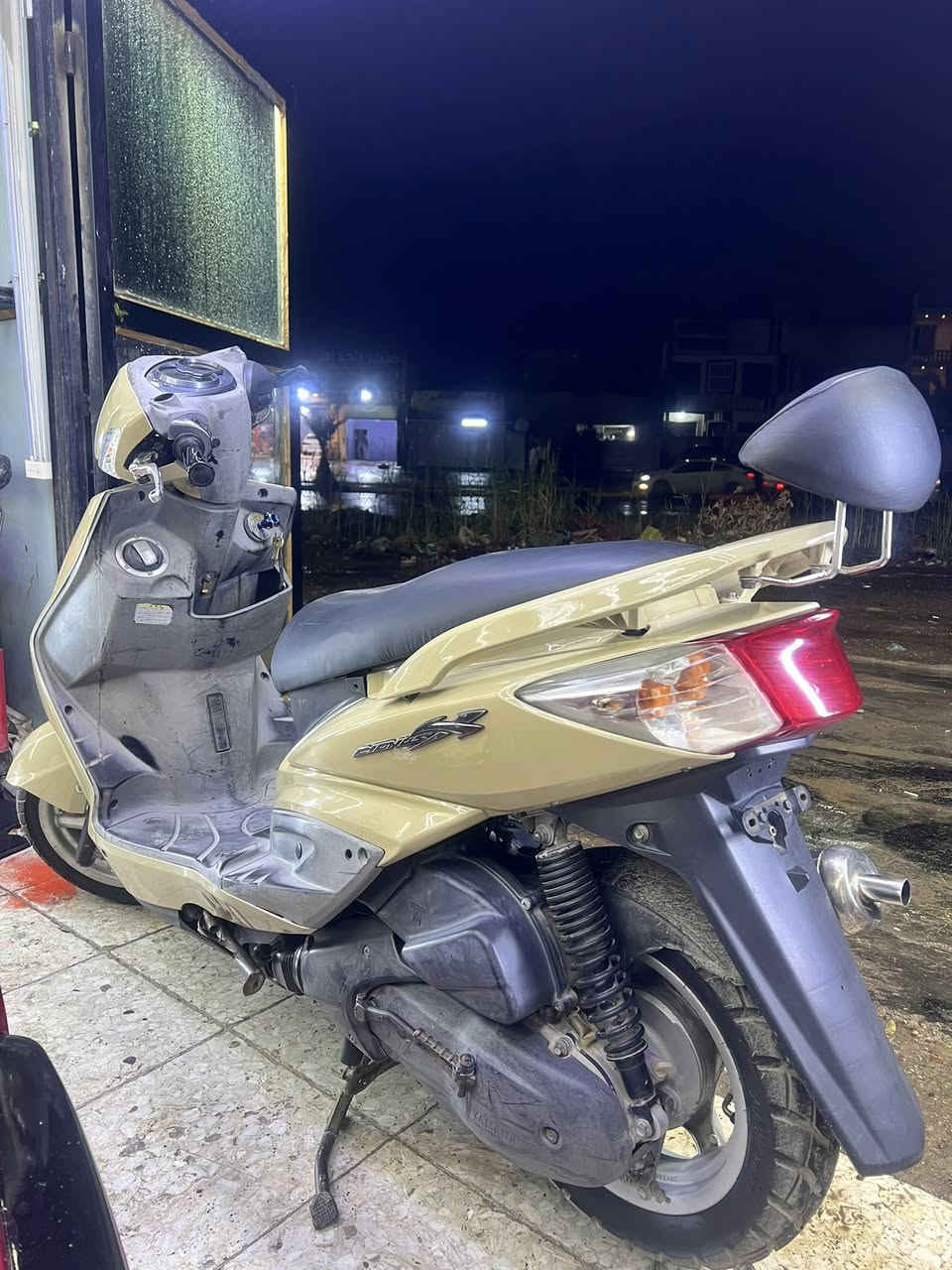 سكنس فحل فول مواصفات نكره سلف بكل وقت ما بيه ولا نقص بيه صالنصه اصليه صجميه وبيه يدات ان سي وأي شلعه ومعدل كفرات أصليات بس مصبوغات فرن قبق افلاوين 
السعر خاص
المكان دوره حي الصحه 
***********
