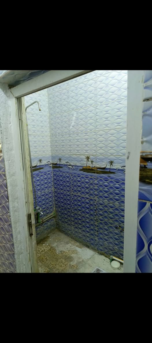 يالله بيت للبيع عنون ميسان مغربه قرب مدرسه الغزلي يتكون ثلاث غرف نوم صاله وديونيه ومطبخ ومنور وصحيات خارجيه ودخليه  طابو صرف مسح 130 لاتصال ***********
