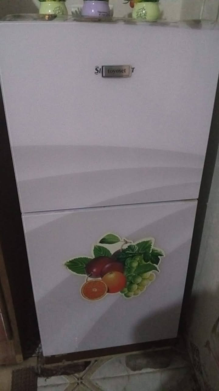 ثلاجة مال غرف نوم او مكتب او امحل نضيفة حيل بعدها جديدة مثل ماموضح بالصور 👇 فول نضافة 
رايدها ١٢٠ وبيها مجال بسيط


**إذا كنت صاحب هذا الإعلان وتريد حذفه لأي سبب، رجاءا أرسل رسالة إلى الدعم الفني**
