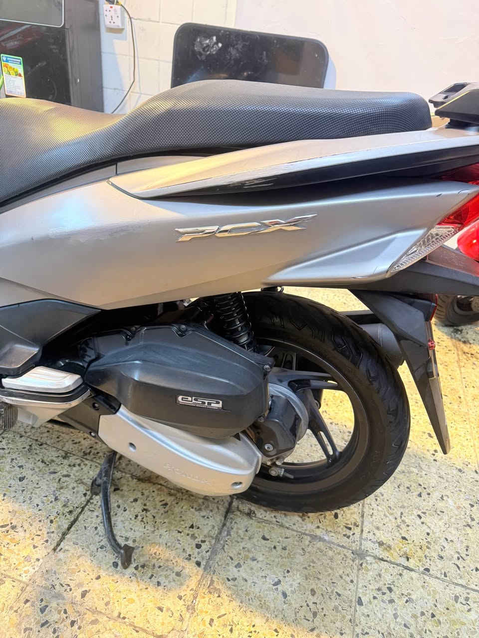 سلام عليكم 
للبيعpsx
جيل ثاني
ياباني jf 
دراجه مكفوله عام
ماشيه 40 
شرط الكفاله 
وافحص وين ماتريد 
والك يوم كامل مكينه مفتوحه كفر مبدل ترجع الدراجه 
السعر 16 وبيها مجال
معرض كريم الربيعي 
بغداد فضوه عرب 
*********** بغداد, العراق
