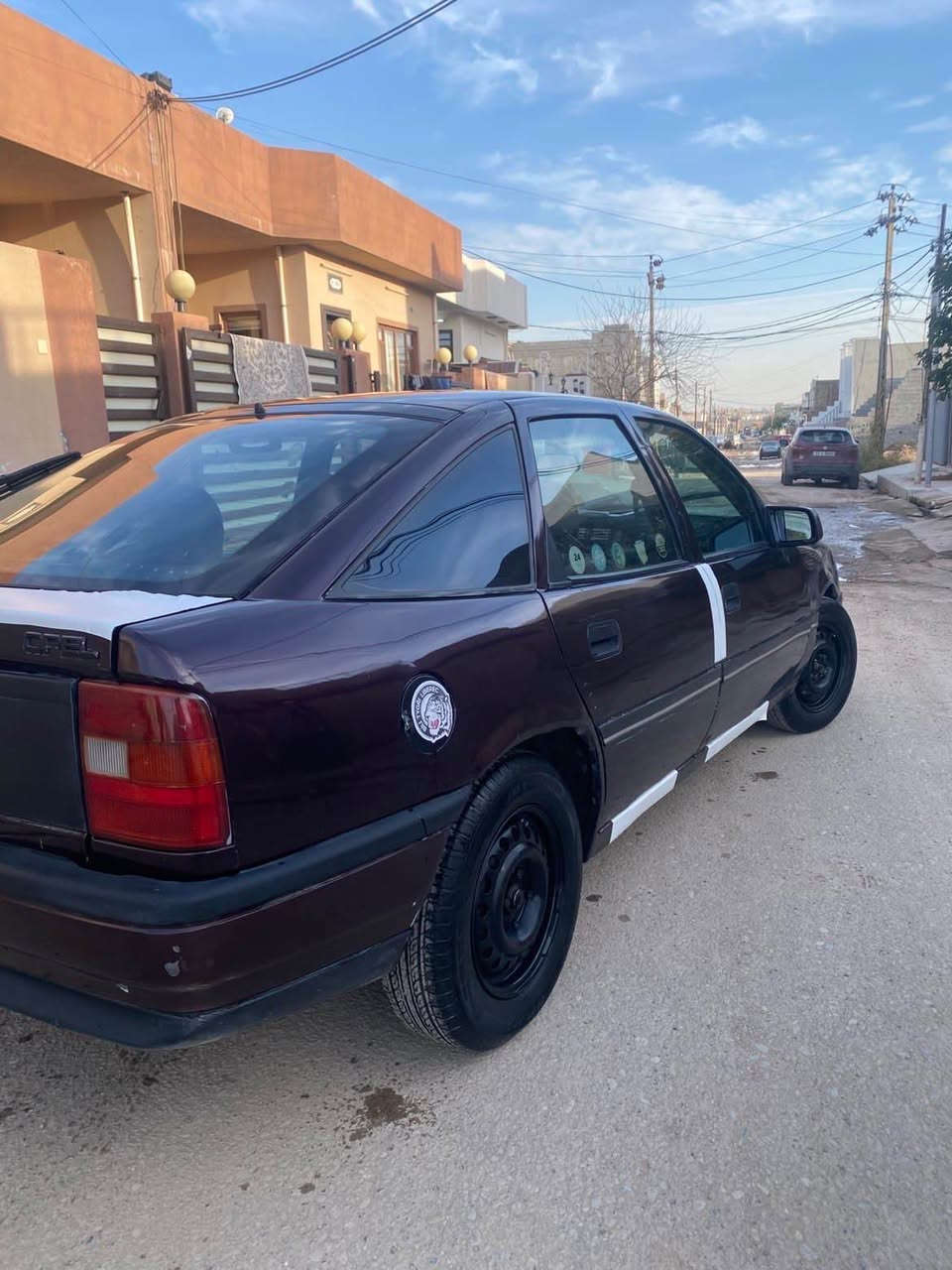 ئؤبل فيكترا جانتا
مؤديل ١٩٩٢
ره قموو سنه وي تازه يه 
بيتاقه ي بنزيني هه يه 
سبوخ عامه بؤ جواني زربه ي نيه 
گيرو مكينه به شه رت 
گير عادي 
جوار تاي تازه يه 
ناو خورفه ي لؤكه 
سعري ٤١مجال 
***********
كركوك كركوك, العراق
