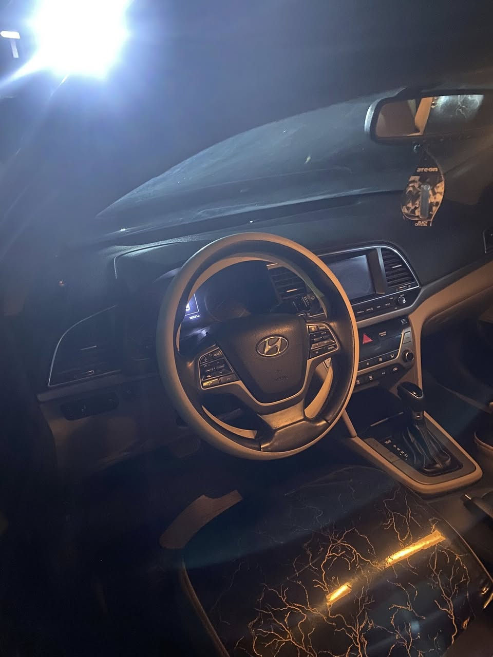 السلام عليكم النترا   موديل ٢٠١٨ رقم بغداد  مكينه الفين  السياره فول مواصفات مطيل عليكم بالمنشور  صدر امامي خلفي دسمات جديده باتري جديد راديتر جديد السياره متعوب عليها حادثها قبق  الجنطه مصلح نفسيته السياره قطعه وحده  لاتبديل ولا غير شي منضومه عاز هسه شادها مصالي شهر    عارضها ب١٣٥ وبيها مجال قليل ***********
علواني بغداد الكماليه شارع البداله
