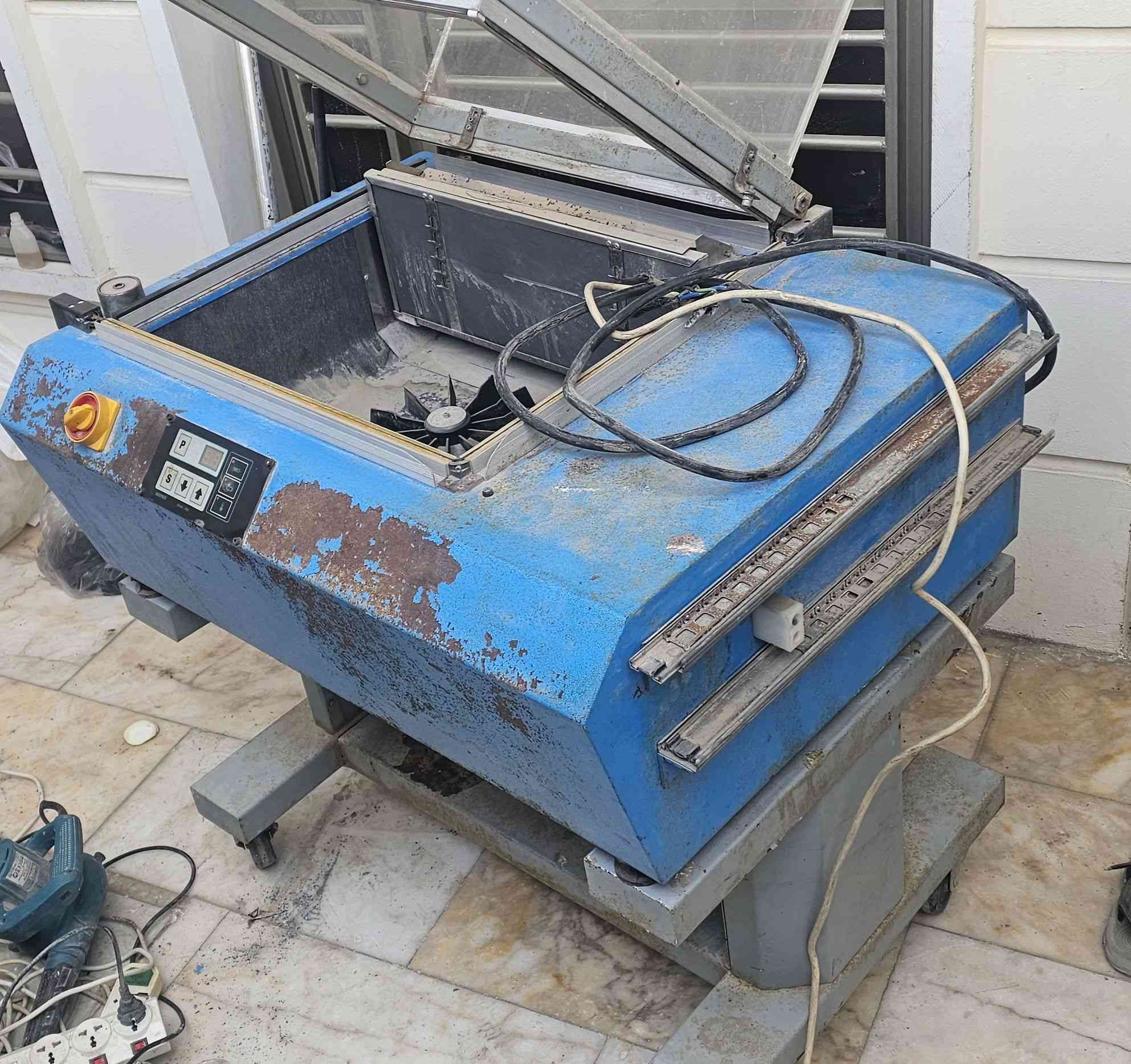 المكينة الزرقاء للبيع والفيديو للتوضيح 
مكينة تغليف تفيد لمحلات الهداية والمعجنات وتغليف العبوات البلاستك وكل علب المنظفات
معروضة للبيع الي تفيدة يراسلني
مكاني بغداد شارع فلسطين


**إذا كنت صاحب هذا الإعلان وتريد حذفه لأي سبب، رجاءا أرسل رسالة إلى الدعم الفني**