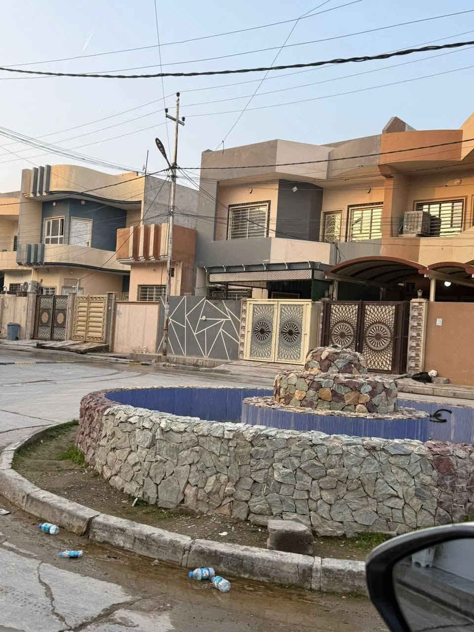 عرض جديد من
مڪتب التصميم الملڪي للعقار

دار للبيع حي الملايين الاولى

بمساحة 140متر البيت طابقين مع بيتونة  اتجه البيت قبلة 

قرب جامع الصواف 

تسليم فوري 🔑
  
عل شارع 20

الطابق الاول غرفة نوم ➕ هوال ➕ استقبال
 
الطابق الثاني 3️⃣ غرف نوم وصحيات
 
 جنس الارض زراعي ملك صرف
 
الاستفسار مراجعة المكتب 

📍عنوان المكتب بعد بانزيخانة العريان مقابيل الكمارك 

☎️***********

☎️*********** 

☎️***********

☎️***********
