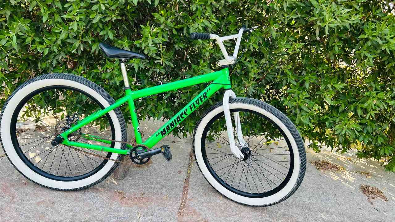 السلام عليكم🤍 
للبيع بايسكل BMX جديد حجم 27.5 
بريك خلفي سدك شيمانو تايرات خط ابيض استعراضي 
فريم بلكامل المنيوم وياله المنيوم سيم حلقه 
مكينه خلفيه زغيره خفيف بلمشي 
السعر 175 الف مكاني بغداد حي الجوادين 
يوجد توصيل جميع المحافظات 10
للاستفسار / *********** بغداد, العراق
