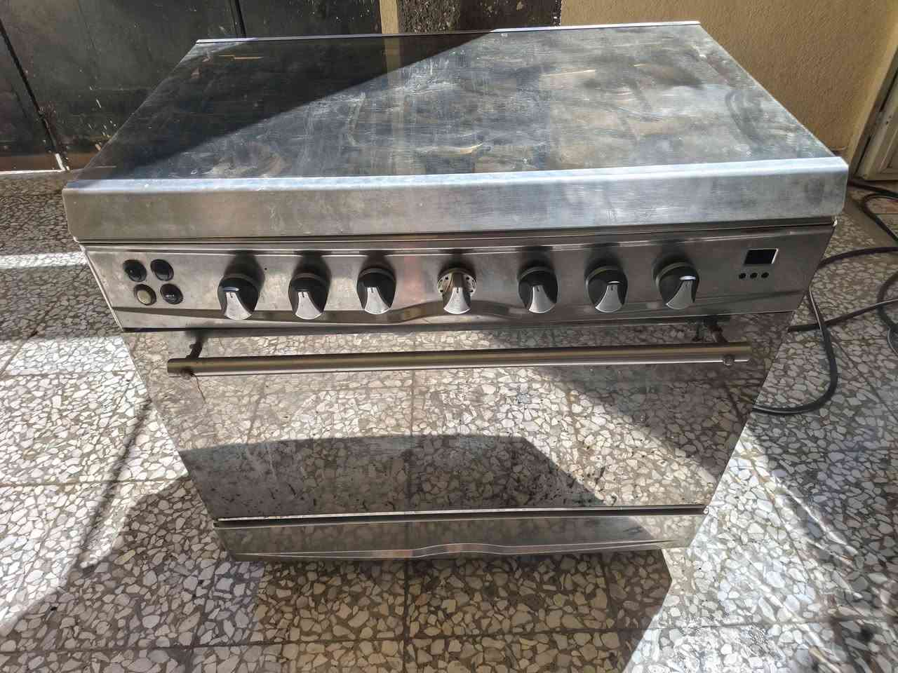 سلاموعليكم طباخ سلستين ٥عيون لبيع السعر ١٠٠مكانه بغداد***********
