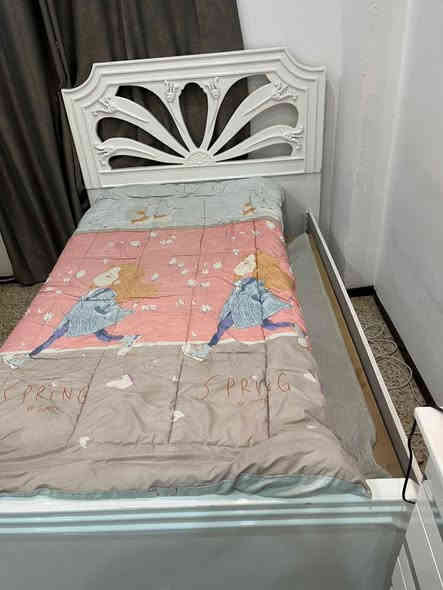 جرباية اثاث كويتي خشب ممتاز أريدها ١٥٠ الف قياساتها ١٢٠ في ٢٠٠
للتواصل فقط واتساب 
***********
