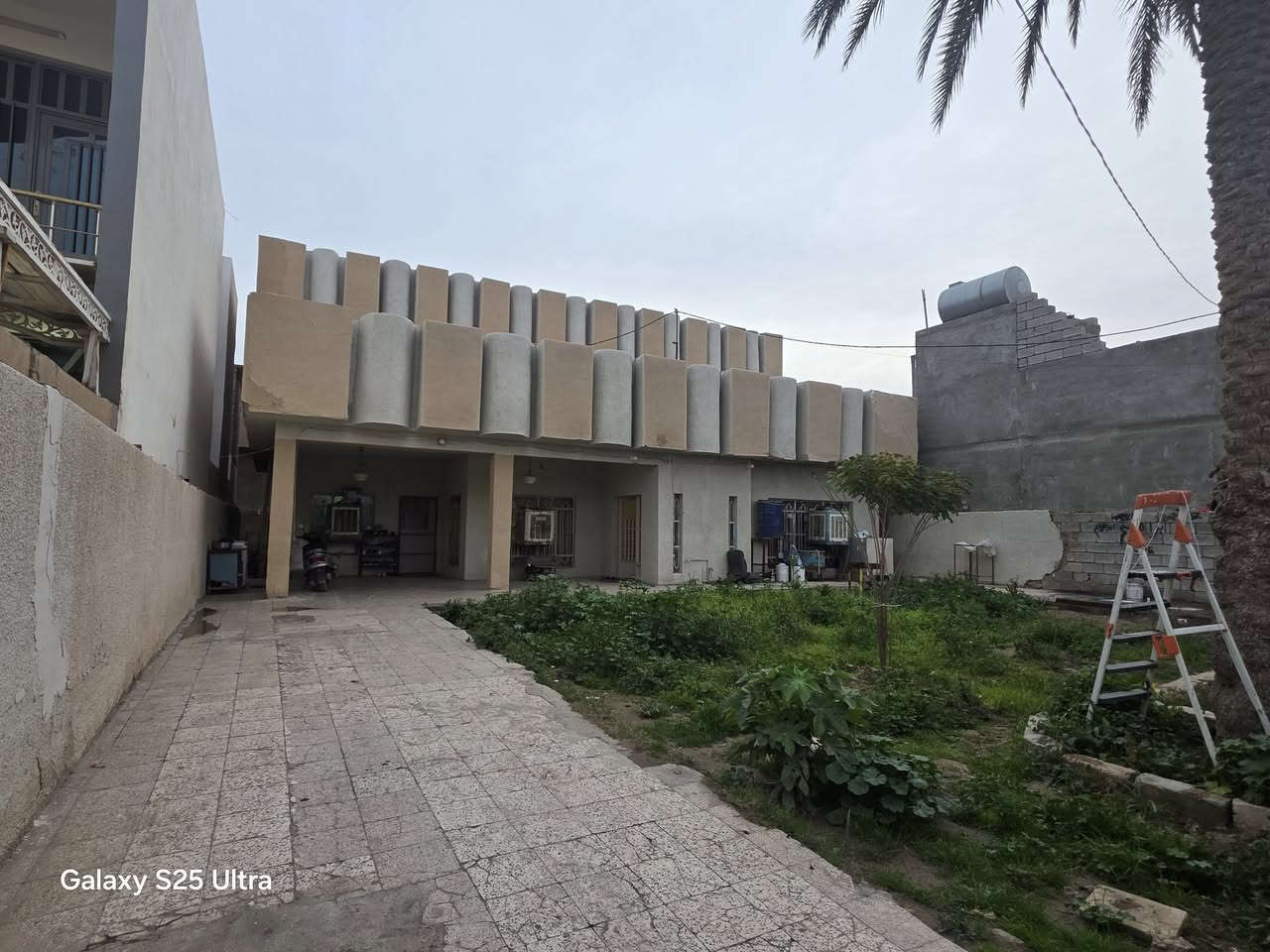 السلام عليكم دار بحي البوشامان مجاور الشارع الرئيسي موقع مميز جدا مجاور مدرسة المتوكل المساحة 529 متر 
***********
***********
