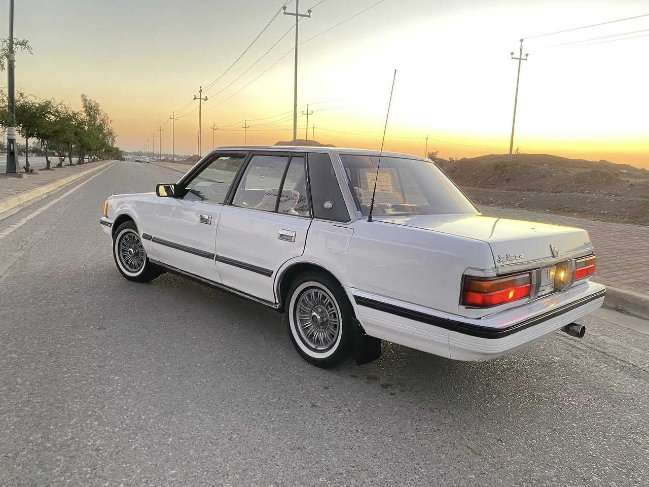 سوپر 1985
گير و محرك بطه شرط تضرب بي فصله 
ترايك للبصره تخم تاير جديد بلاك و نوزلات جديد
صبغ عام للجماليه سياره نضيفه و حلوه  
سنويه مشروع وطني لل2028دفتر بانزين بي 
سياره مال جناي و مال بيت بي شويه مصرف قليل  
سعر 40 و بي شويه مجاله مكان سياره كركوك /رحيماوه 
وقم او واستاب / ***********
