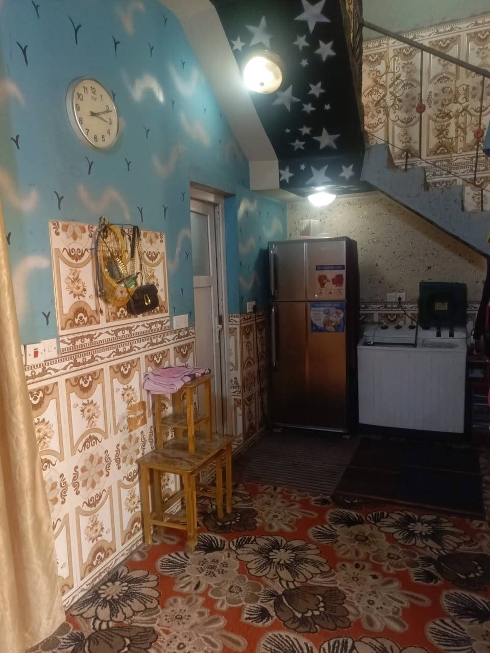 سلام عليكم بيت لبيع مساحه 100مربع
10في10ركن بناء حديث طابق واحد 
بيت كامل سراميك كله ويتكون من استقبال وغرفه نوم وصاله ومطبخ  وصحيات طابو زراعي قرار 25 العنوان
بعقوبه بهرز حي الشرطه السعر 45 
***********
