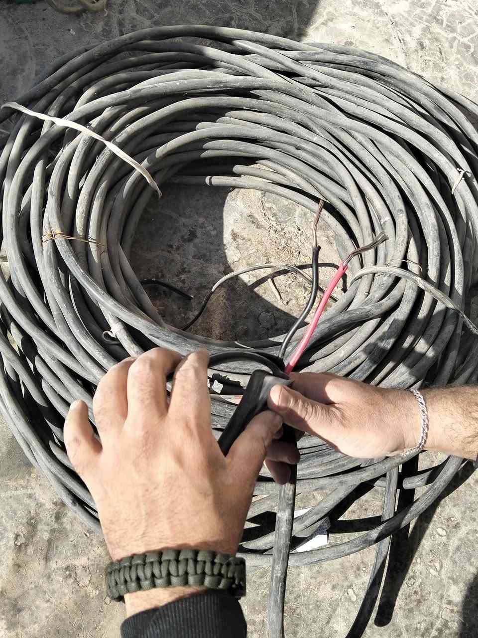 السلام عليكم كيبل80متر قطعه وحده 2*6العنوان بغداد المشتل شارع المدارس رقم الهاتف ***********
