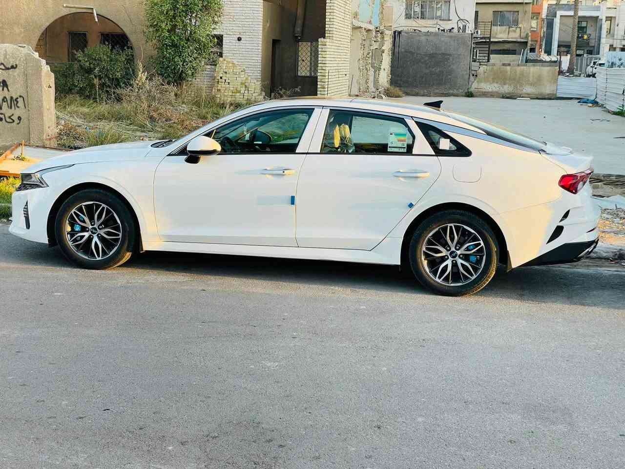 السلام عليكم 
للبيع كيا k5 2022 خليجي وكاله nim فول 1/1 
بانوراما كراسي كهرباء كشنات تدفئه سايد بريك بصمه 
بصمه وتشغيل عن بعد مكينه 2000 دوش شاشه اصليه كار بلي وكامره حساس امامي وخلفي  ماشيه 44 الف كيلو سياره جديده حيل ومكفوله عدا بارد بسيط رقم اربيل تحويل او وكاله مكاني بغداد السيديه للاستفسار اكثر اتصل 
+964 770 180 8310 بغداد, العراق
