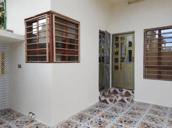 بيت للبيع موصل حي الانتصار مقابل كاسر الاسعار الجديد قريب على شارع 60 مساحه 100 متر فول مواصفات بناء حديث ملك صرف سند طابو الزهور سند حديث السعر 67 وبي مجال الاتصال والاستفسار على هذا الرقم مكتب ابو خالد للعقار شارع 60 مقابل سنتر الانتصار الاتصال اكثر على هذا الرقم ***********رقم***********
