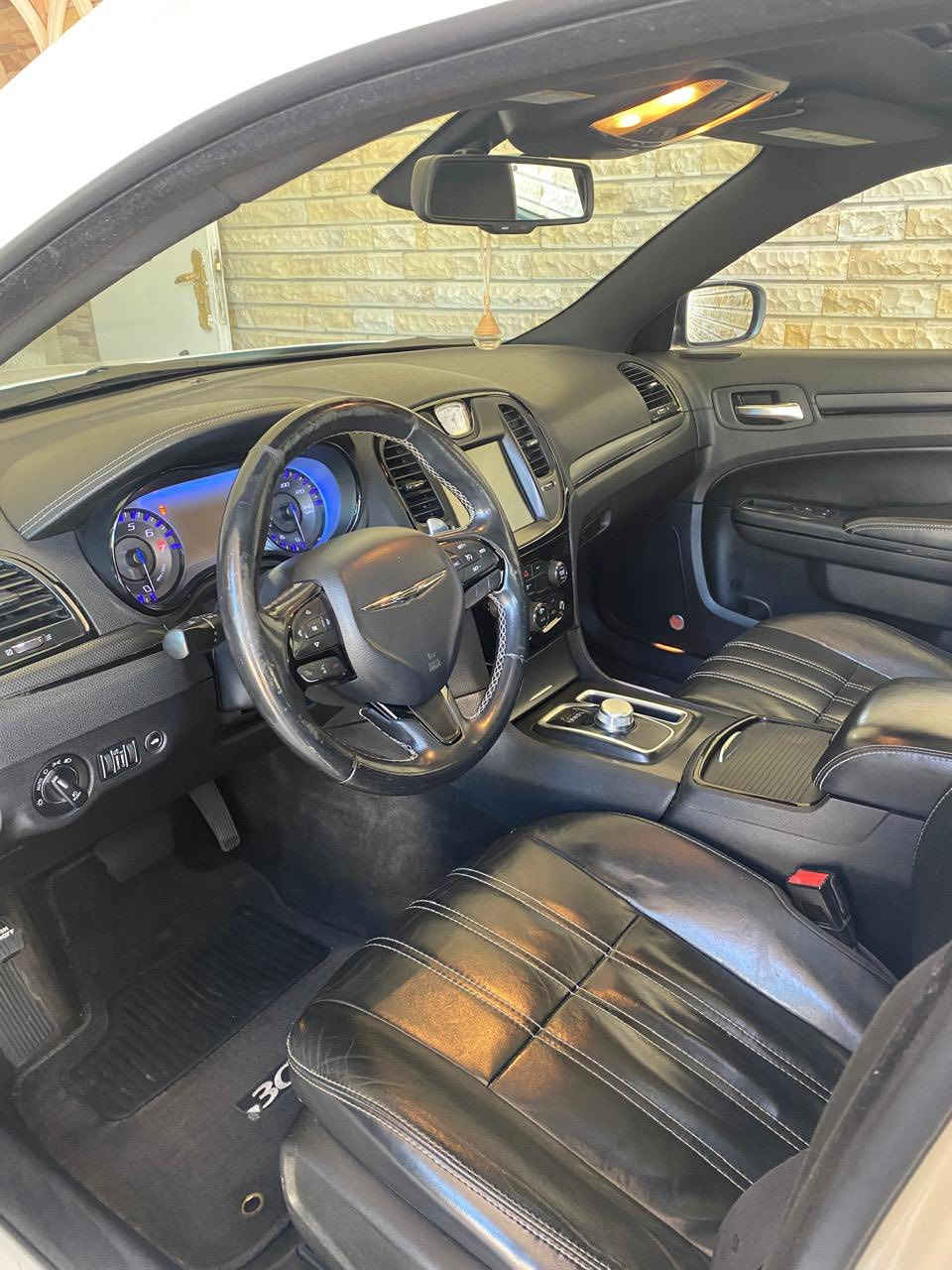 سلام عليكم 300s موديل 15 محرك 3600 سياره جديده جداً تقرير كلين بلعراق صار تبديل جاملغ امامي بدون دواخل بدون ارباك سياره فول السعر 235 مكلف بلنشر *********** مكان سياره سيديه
