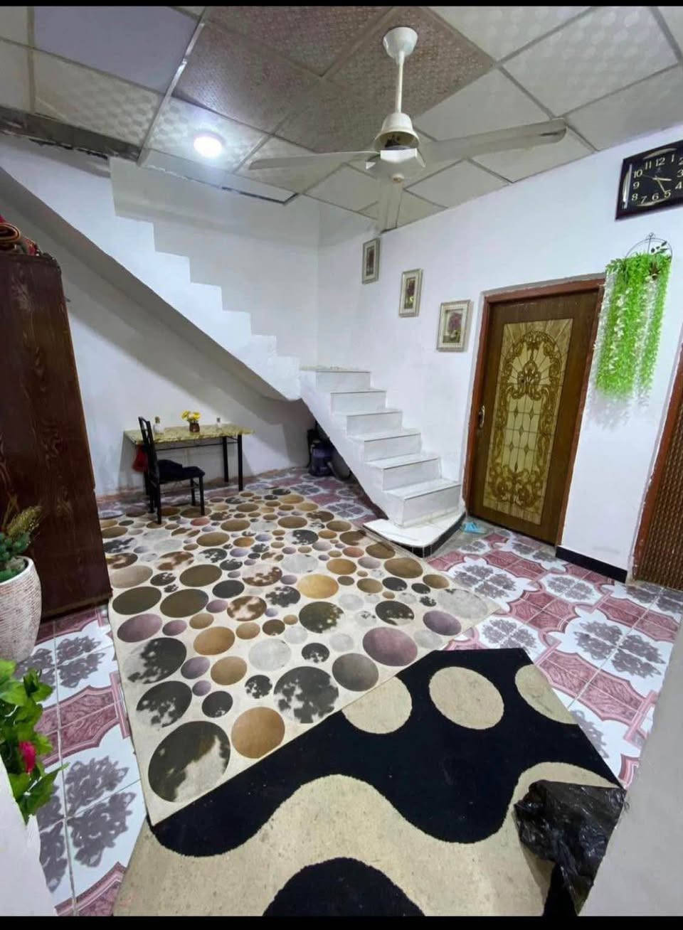تحيه طيبه بيت طابقين ركن طابو زراعي عراقي سند23 مساحه128 صالحيه شارع سيد مجتبى قريب على جسر الايطالي من بعد شارع لواء قريب على شارع عام الرئيسي متوفر كل خدمات 4غرف صالات2 ستقبال صحيات 2  مطبخ طارمه حمام خارجي  سطح ثنين طابق اول وسطح طابق ثاني سعر95للاستفسار الاتصال *********** البصرة, العراق
