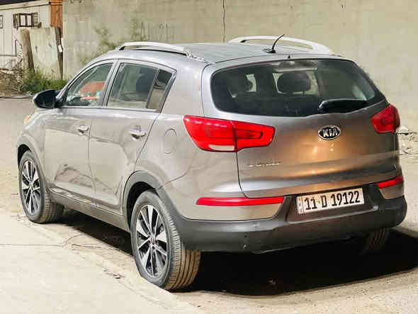 السلام عليكم سياره سبورتنج موديل 16
حادث موجود سنور سياره امريكي 
سنويه جديده السياره بأسمي تحويل 
السياره خير من الله مكينه وكير كفاله
مكفوله لغود وشواصي  
تبريد جاهز السياره جاهزه ربع دينار متصرف 
مواصفاتها فول ماعدا الفتحه 
السعر 127 وبيها مجال حك الجيه 
الرقم *********** .. الخاص مغلق ..
