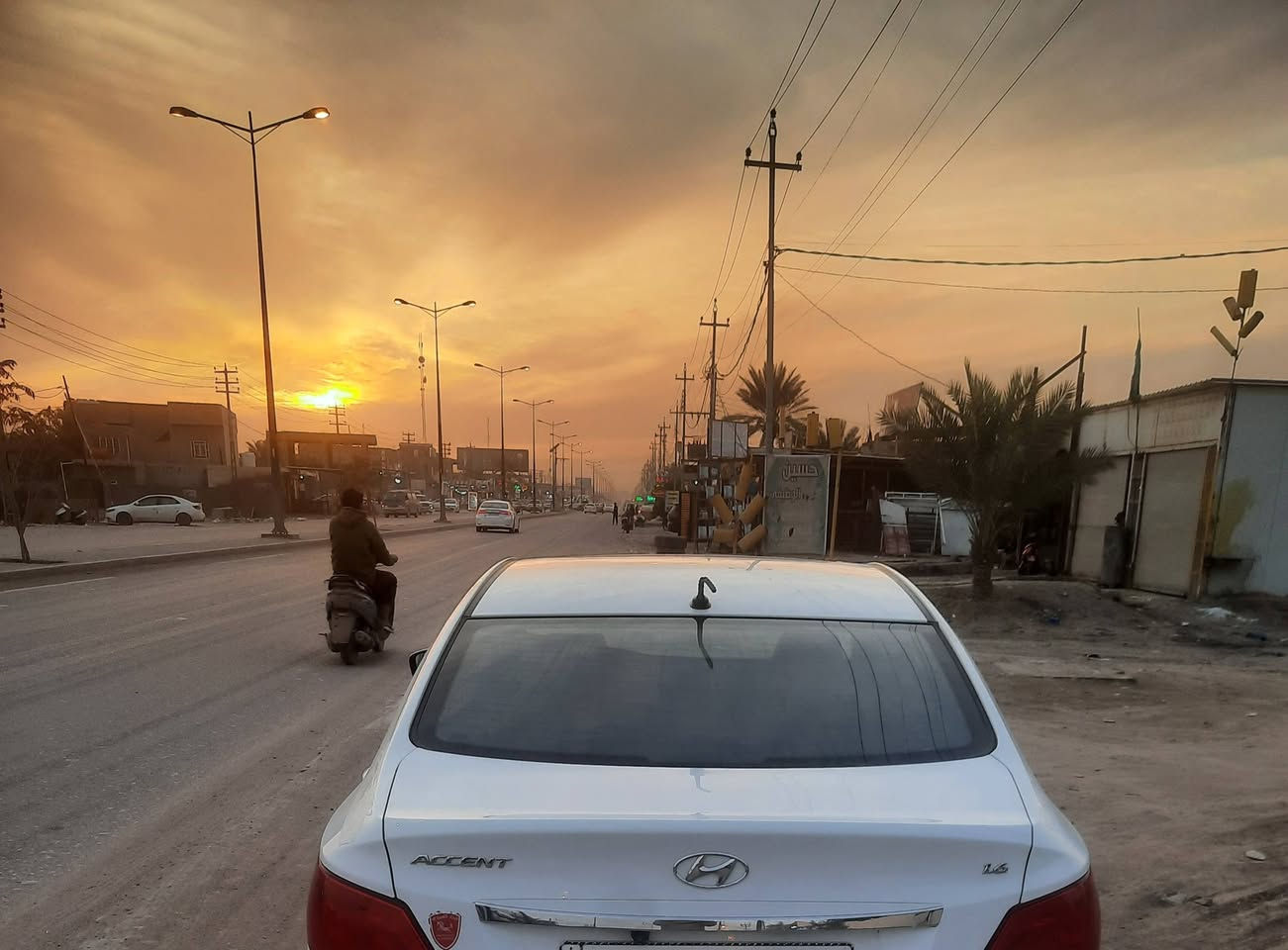 سلام عليكم اكسنت موديل ٢٠١٧ رقم كربلاء بأسمي سنويه ٢٠٣٠  مكفوله من ضربة والصبغ محرك وكير مكفوله خليجي السياره محولبه السعر ١٠٣ بيه مجال قليل  رقم الموبايل ***********
