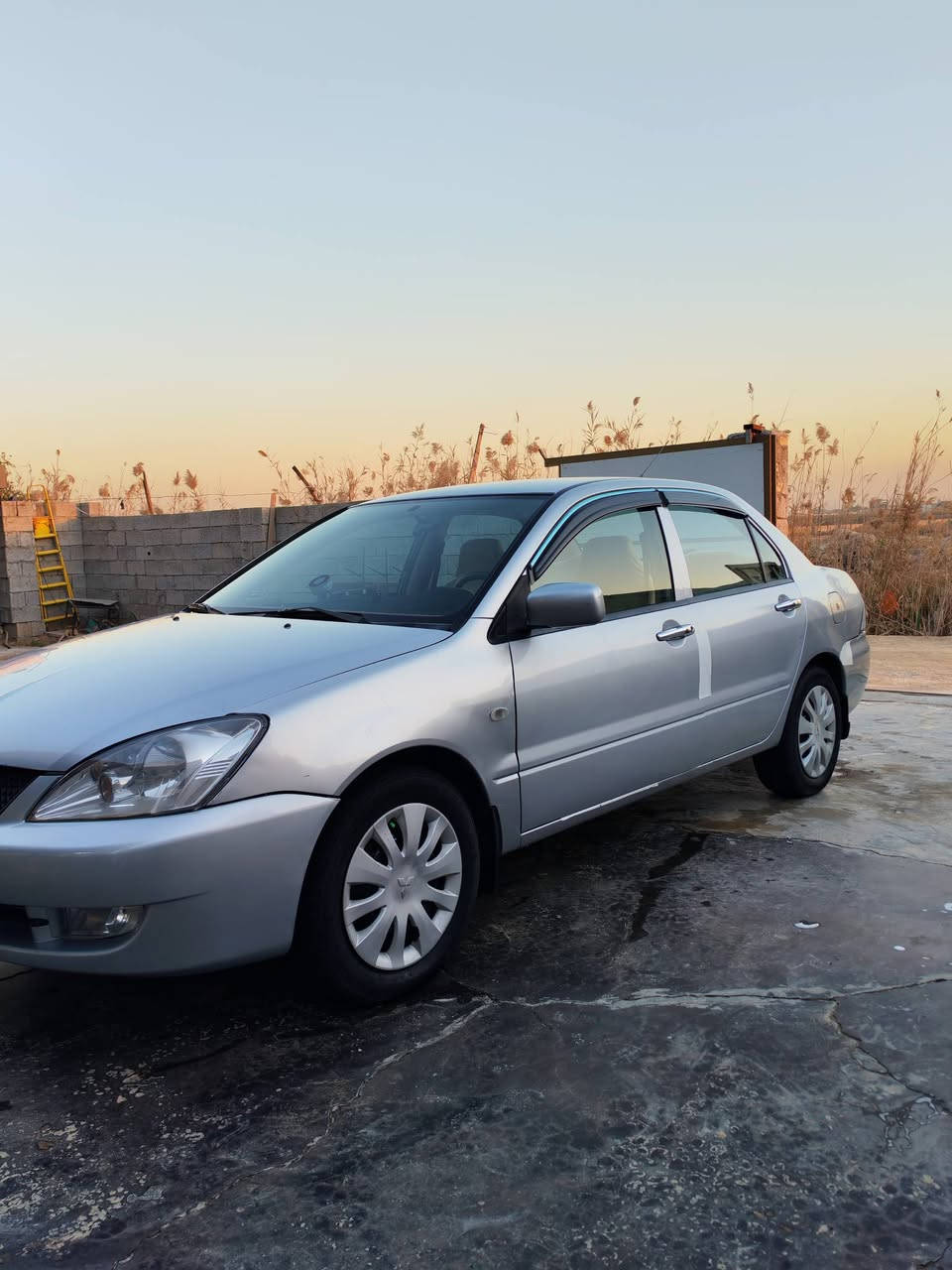 لانسر موديل 2010 ديالى مشروع وطني  مكفولة عدى قطعتين صبغ اثر كلير كير مكينة خير من الله المكينة ٢٠٠٠ صدر امامي خلفي كلة جديد تخم تاير جديد السيارة ماناقصهة اي شي شرط عالسونار مكاني بغداد تحويل ثاني يوم عارضهة 82 وبيهة مجال .رقم صاحب السيارة *********** مكلف بالنشر
