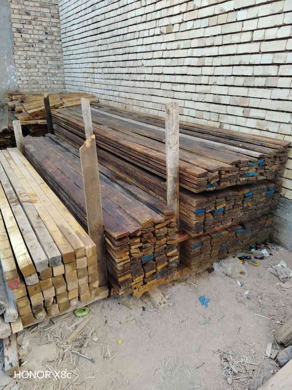 قالب خشب للبيع روسي تارس مساحه 160 متر العنوان بابل ***********
