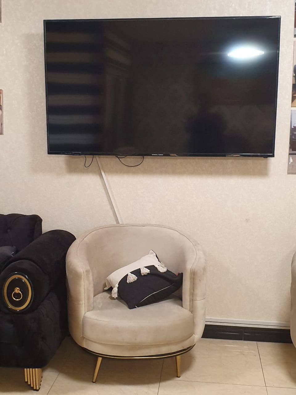 شقة للبيع الشقة تباع مع الاثاث أو بدون اثاث
١٣٠ متر
العمارات الهولندية شارع حيفا
عمارة ٧١
طابق١٤
سند منفصل
غرفتين وصالة كبيرة ومخزن ٤بالكونات
ثلاث مصاعد ٢٤ساعة 
كهرباء ٢٤ساعة 
دخول العمارة بصمة إلكترونية
المصاعد بصمة الكترونية الاستفسار الاتصال على الرقم ***********
