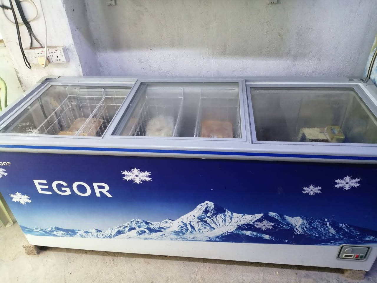 براد صطحي كبير ايكور فول نضافة جديد السعر 650  تواصل ***********
