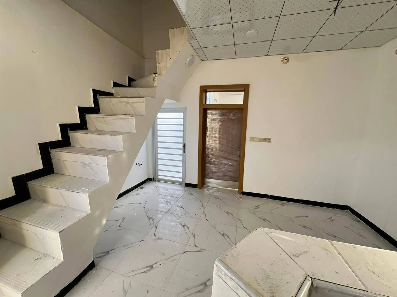 ✅#طابو_زراعي_سند_25_أقرار_محكمه

بسعر /21/ مليون مع المجال

موقع /نجف 🏡شارع الحولي مال المطار عمود/ 314 

البناء 🏡 

غرفه/صاله معزوله/مطبخ معزول/ صحيات خارجيه  /مكشوفه 

بناء مرتب/ اساس + سقف كونكريت + طابوك/ أرضيه بورسلين ابو ال 60

ألخدمات 🏡 #بعد_عن_سوق_100م

ماء/كهرباء/مدارس/سوق/تبليط/مولد

***********
