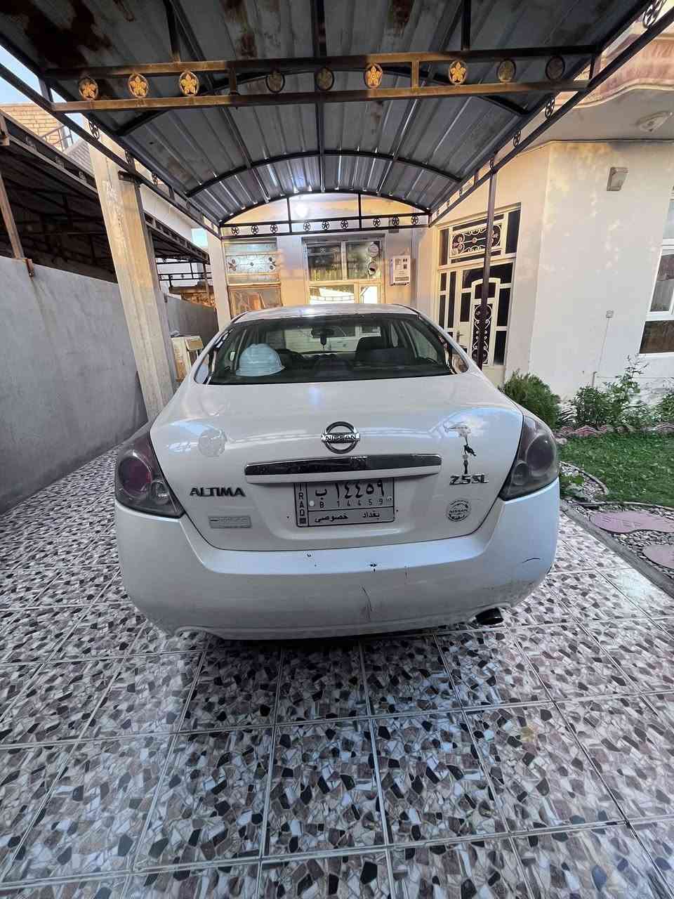 السلام عليكم
التيما 2007 SL وارد اميركا
السعر 80 $ وبيهه مجال
مواصفات معروفه  
مكينة ٢.٥  حادث جامرلغ خلف السائق والباب الخلفي والصندوق مصبوغ توحيد لون 
مكينة تنقص دهن 
وعليه غرامات ٧٠٠ الف ينزل من سعرها 
كير جديد صدر كامل جديد تخم تاير جديد مازدات جدد
السياره حلوه   ونضيفه 
صورة الحادث مرفقة 
مكان ديالى شهربان 
أتكفل تحويل راعيهه موجود بديالى
رقم ***********
