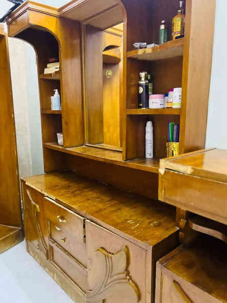 توجد غرفه نوم السعر ٥٠٠ بيها مجال وعنوان طارميه الاستفسار ***********
