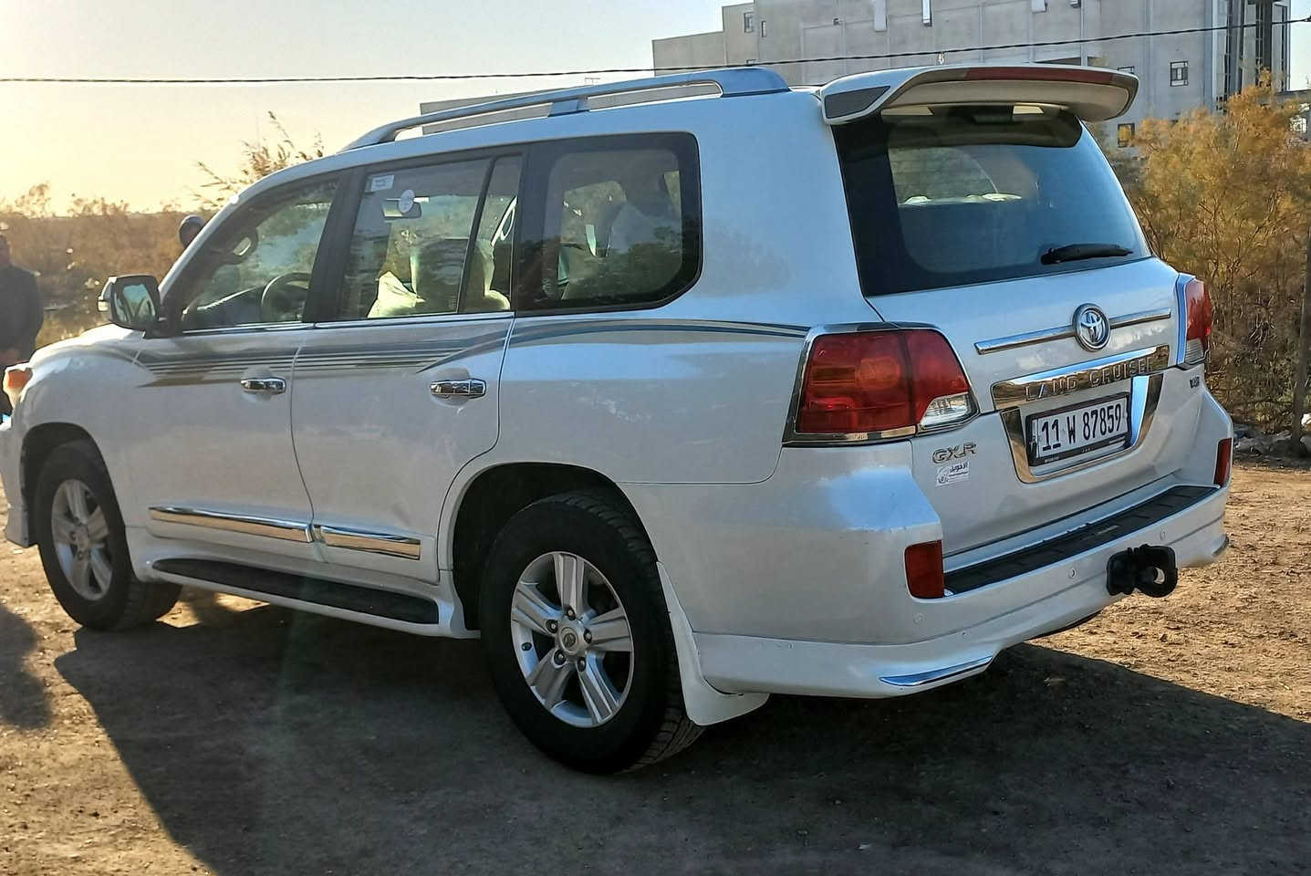 السلام عليكم لاندكروز ١٤ بريم فول مواصفات ١ على ١ رقم بغداد الجديد بأسمي العنوان ذي قار كرمه بني سعيد السياره حلوه مال جناي احلى من الصور ماشيه ١٣٥ حقيقي حداديه تبريد تخم تاير كهربائيات مكينة شرط كله جديد ما مفتوح بيها ولا برغي السعر ٣٩٠ و بيها مجال حق الجيه ***********
