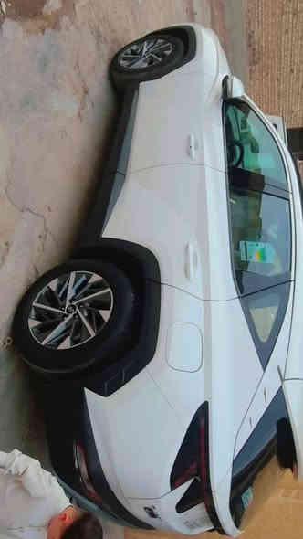 مواصفات
داخل ابيض 
بصمه 
شاشة 
حساس امامي خلفي 
لد مانع انزلاق 
٣ انظمة قياده 
ترحيب 
تشغيل عن بعد 
مكينة ٢٠٠٠ دوش 
شاشة ديجتل 
قطعتين تبريد 
سبيرها منازل 

السيارة لا صبغ ولا بارد

مكان السياره بغداد 
السعر 22 ونص بيهه مجال
الاستفسار رقم ***********
