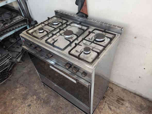 طباخ  عشتار عراقي
 الاصلي باب الاول
 نظيف وشغال على الفحص. والضمان 
  ضمانة شهرين. 
  اي اشكال بي اني خادم
سعره150 وبي مجال بسيط
مكاني نجف  سوك حنون.   ***********

اراوس بطباخات تعبانه. مناسبه
