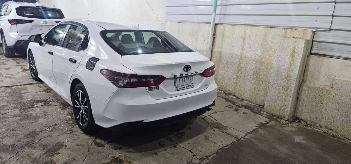 كامري  Le‏‪
موديل 2023
وارد امريكي 
لون ابيض 
رقم صلاح الدين 
كير محرك بلادي ممفتوح وشرط 
تخم ويل وتايرات جديد
تحويل ثاني يوم 
ضرر جاملغ + بونيد  + ندسه صغيره براس الشاصي 
باب السكن الي بصف السايق بي تكحيل شبر  جوا المرايه 
نسبة نظافة السيارة ٩٥%
السعر ١٨٧ بيها مجال شي بسيط
‏‪0770 570 9433‬‏
***********
