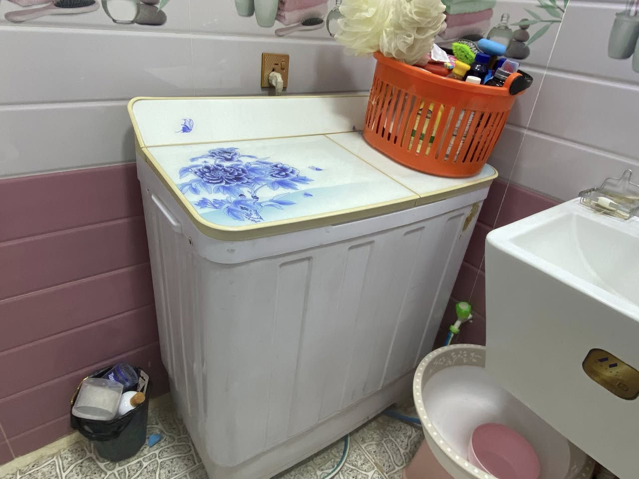 غساله جديده نضيفه ممصلحه ب150 وبيها مجال ***********
